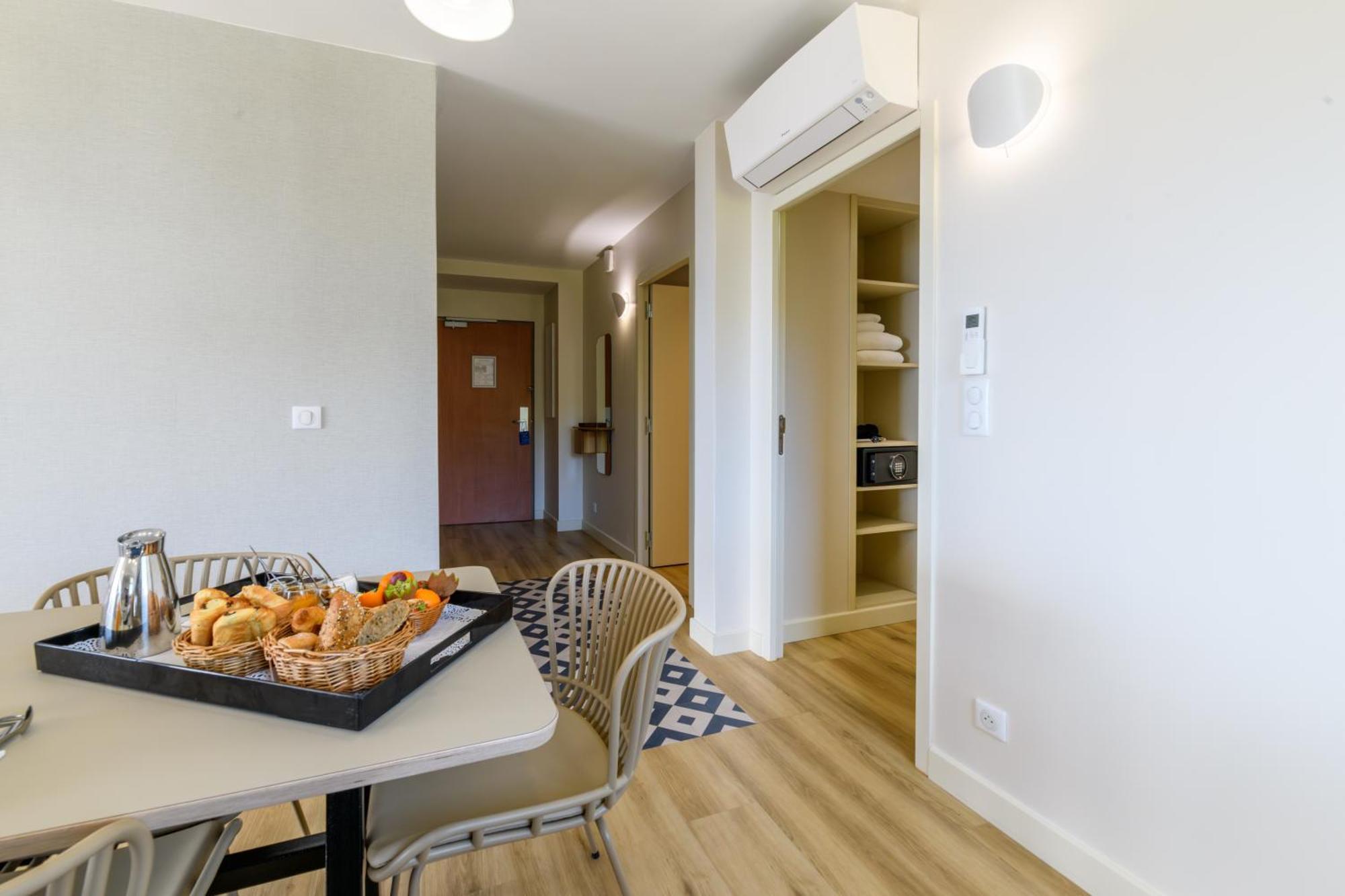 Western Amirauté Hotel 4*