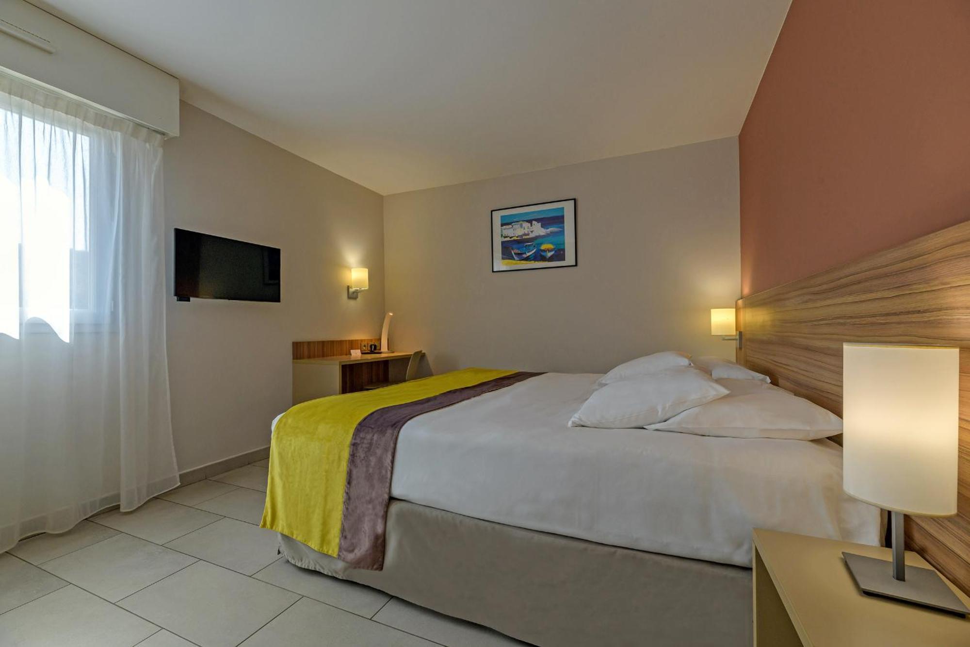 Western Amirauté Hotel 4*